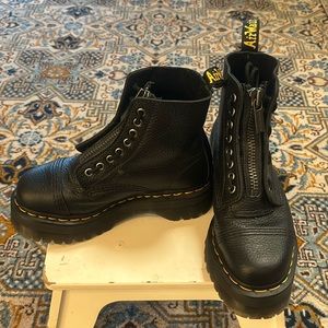 Doc marten Sinclair platform. Perfect condition.